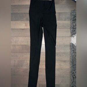 Blacked patterned small cutout lululemon leggings